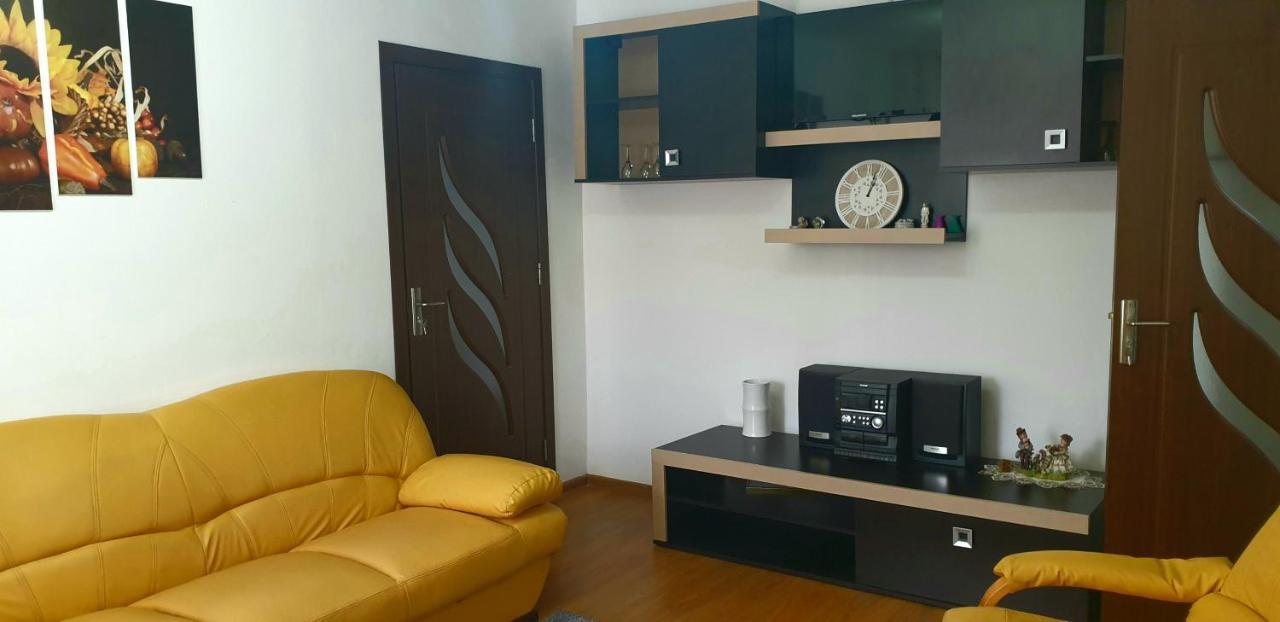 Elena Apartment โอร์โชวา ภายนอก รูปภาพ