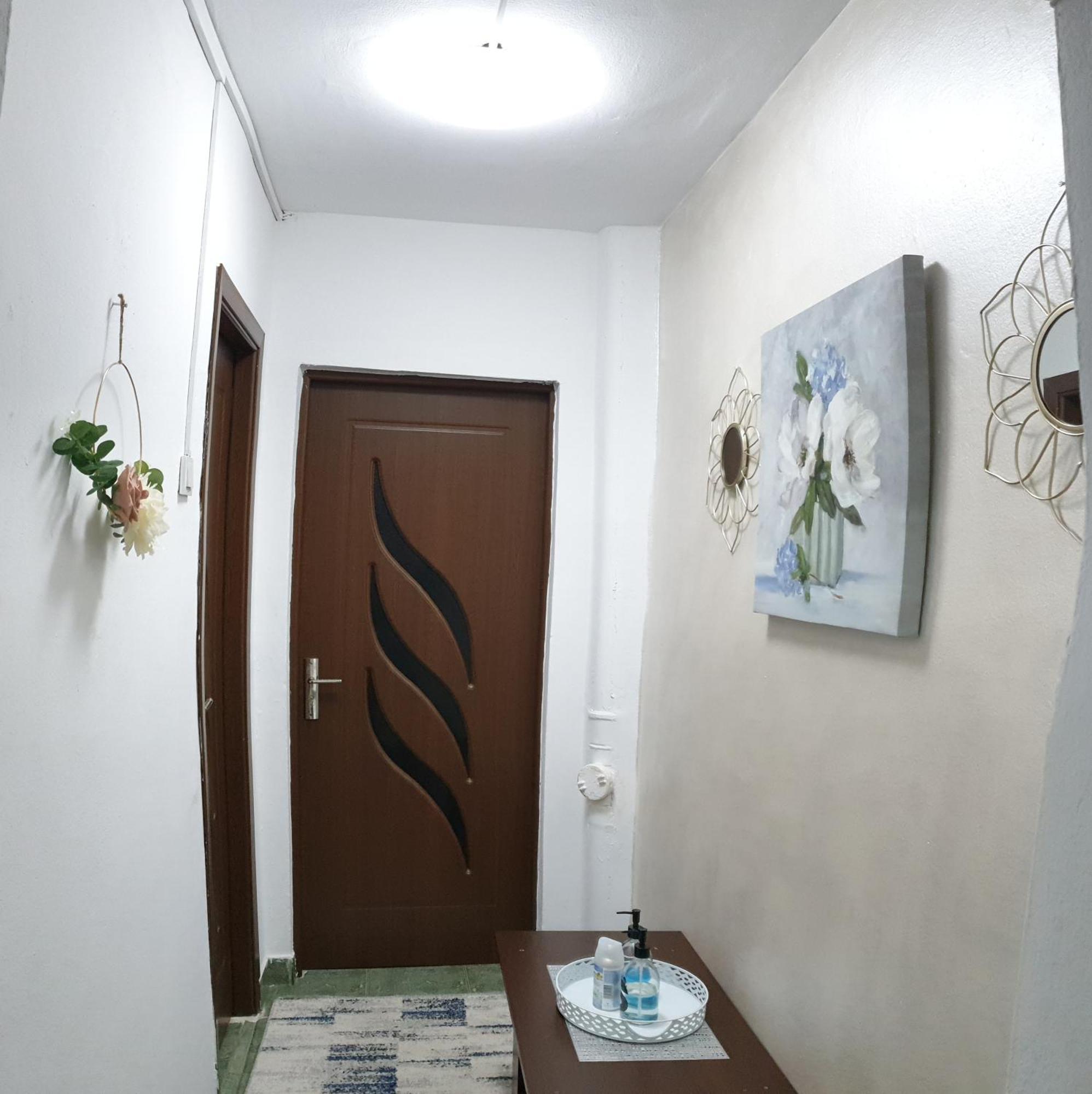 Elena Apartment โอร์โชวา ภายนอก รูปภาพ
